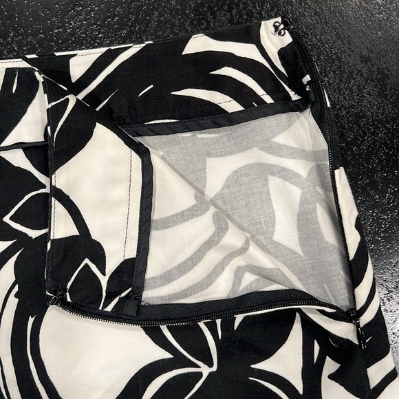 White House Black Market Black and White Floral Shorts Size 6 - Picture 7 of 9